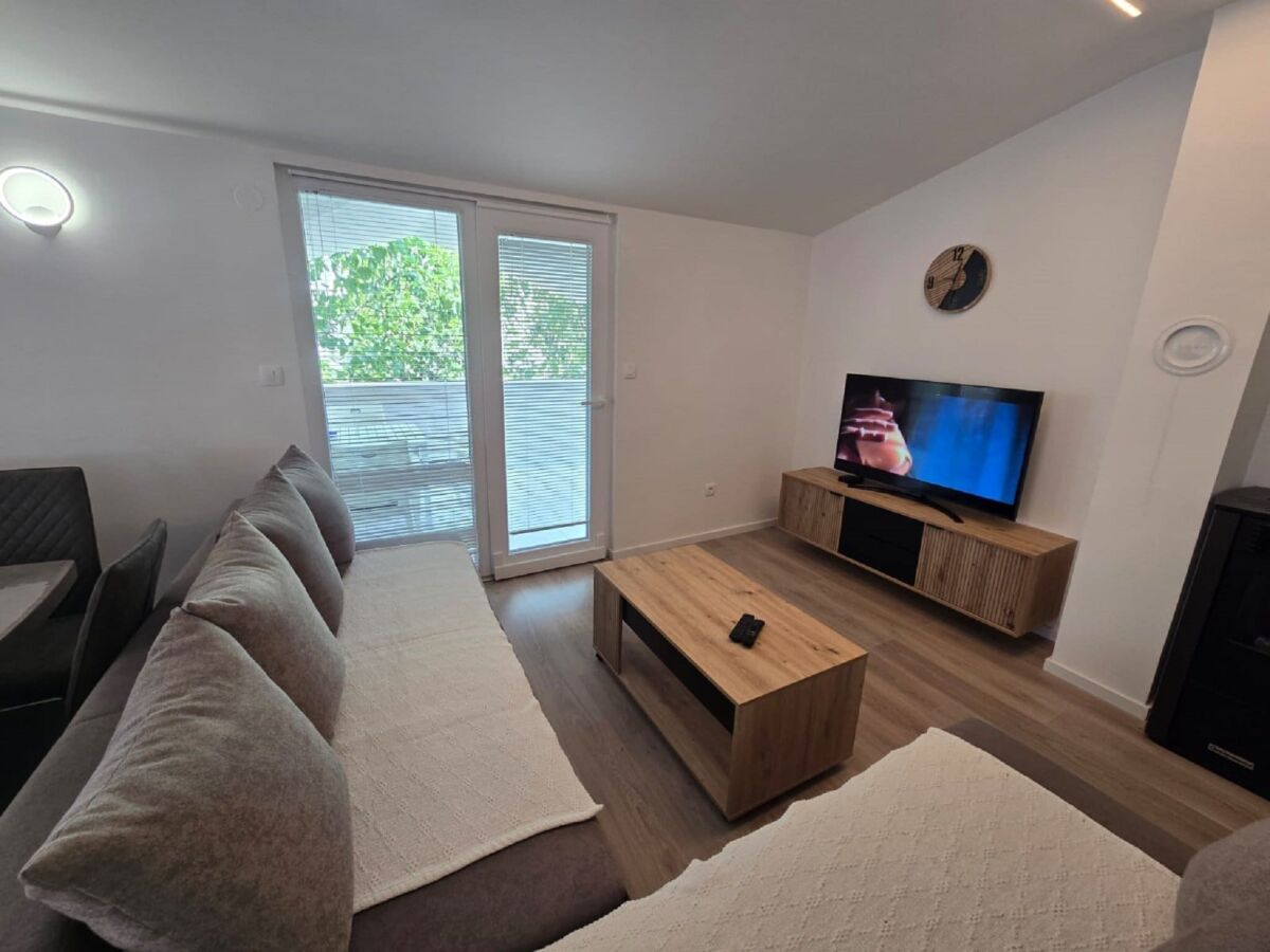 Apartment Apartments Ivankovic - Two Bedroom Apartment with Terrace - Features photo 2