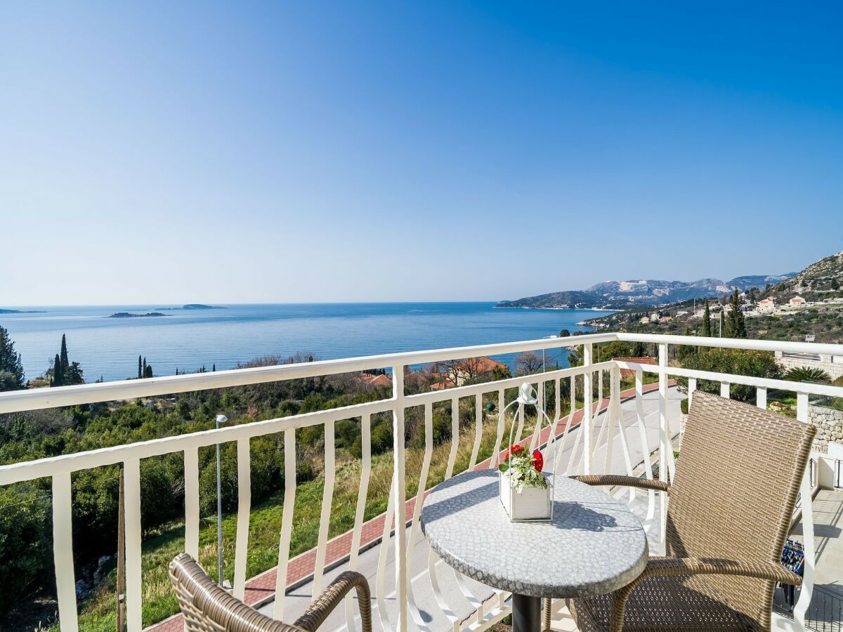 Apartment Villa Samba - Comfort One Two-Bedroom Apartment with Balcony and Sea View - gasi se - Outdoor photo 2