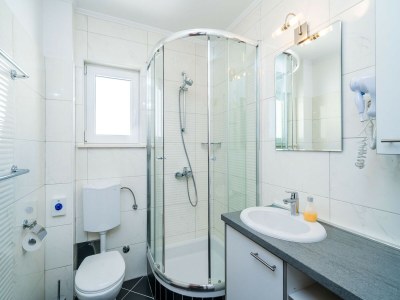 Apartment Villa Samba - Comfort One Two-Bedroom Apartment with Balcony and Sea View - gasi se - Features photo 21