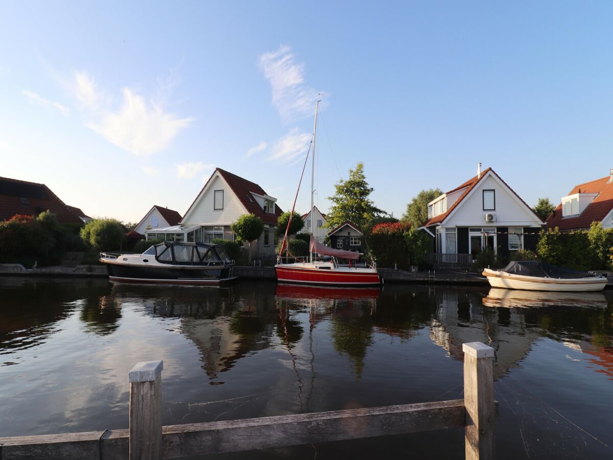 Holiday house Nice holiday home on the water in Grou