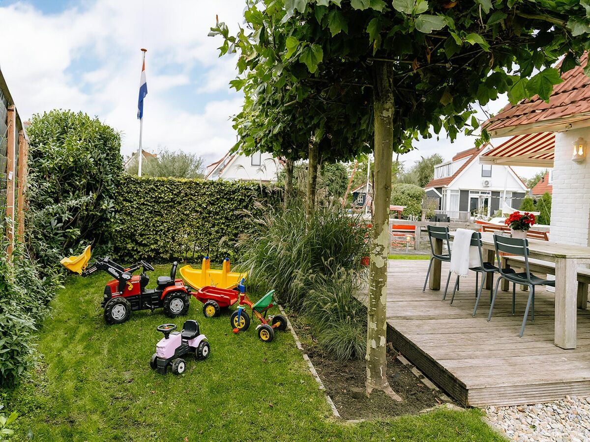 Holiday house Nice holiday home on the water in Grou - Outdoor photo 2