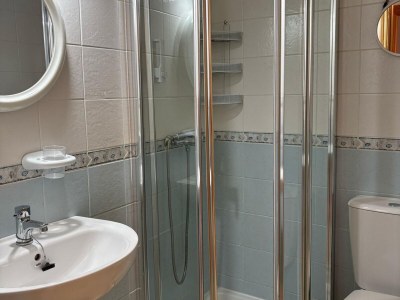 Holiday house Inviting holiday home with pool - Features photo 30