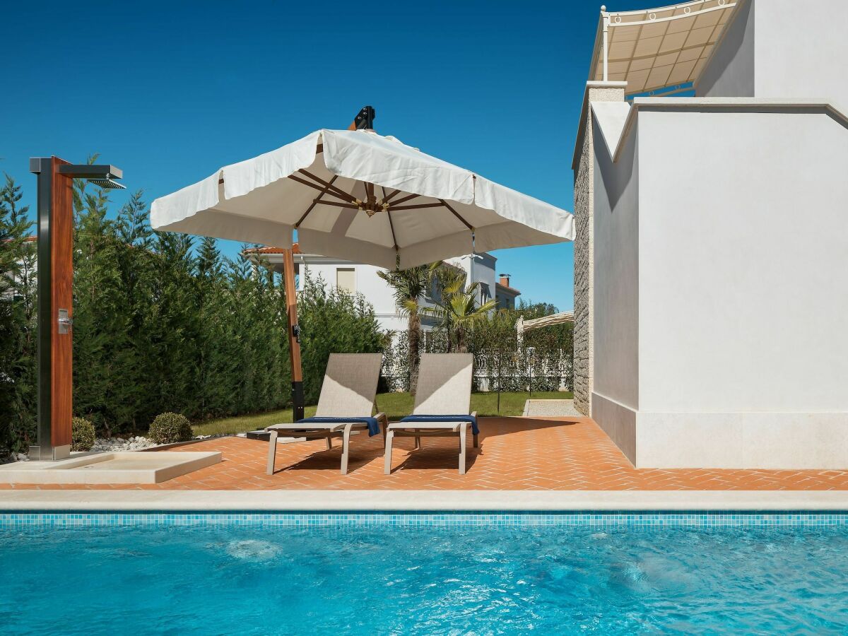 Villa 4-Bett-Villa mit Pool in Vabriga