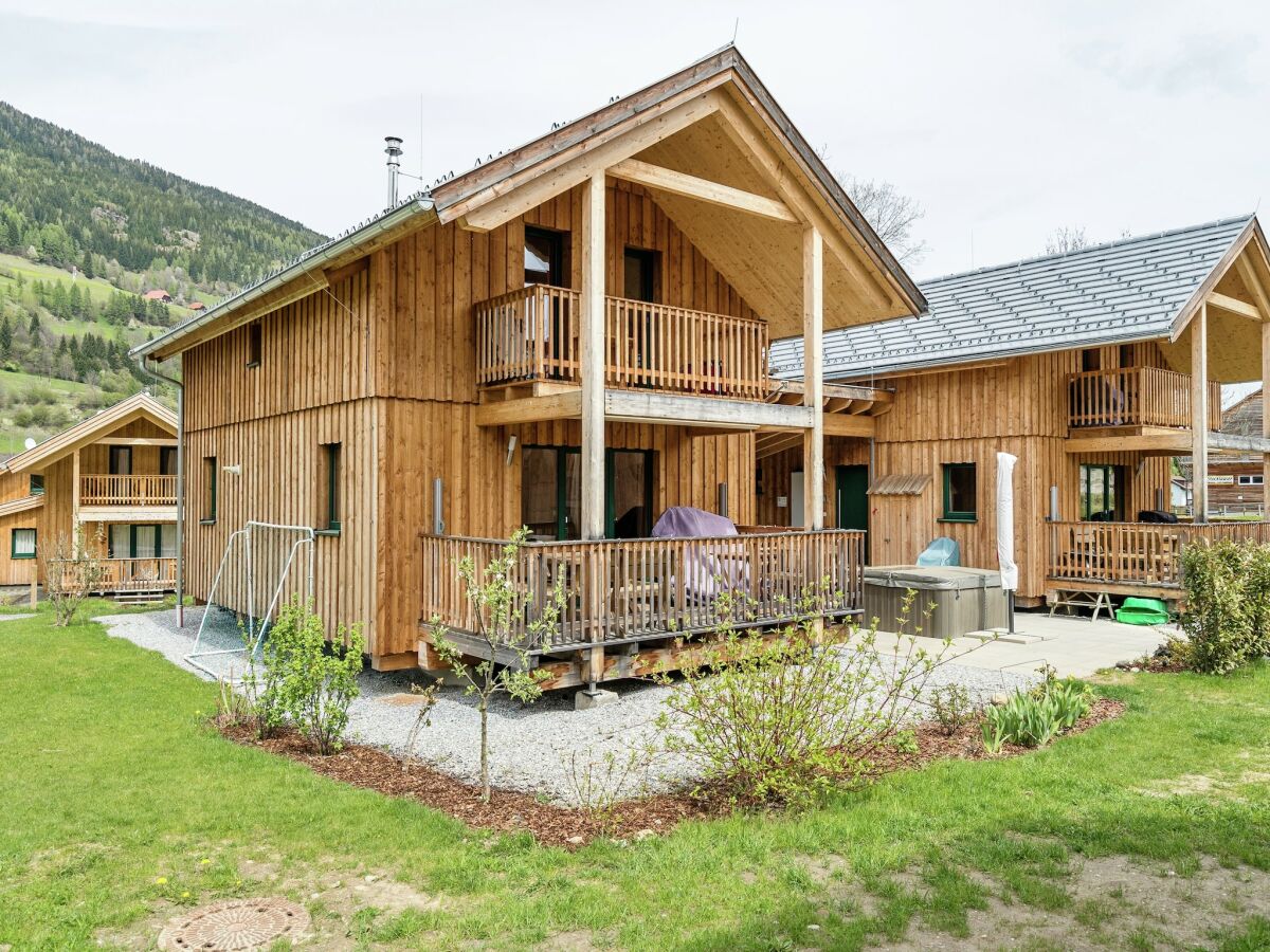 Holiday park Chalet mit Infrarotsauna und Whirlpool