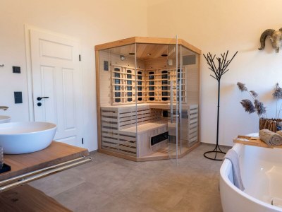 Apartment Wellness-Ferienhaus, Bad/WC mit Sauna u. Jacuzzi - Features photo 50
