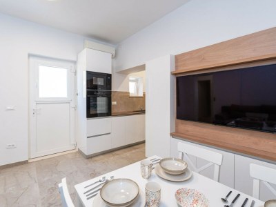 Apartment Apartment Nikolica - Two Bedroom Apartment with Terrace - Features photo 24