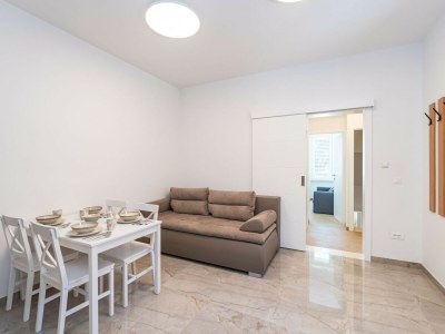 Apartment Apartment Nikolica - Two Bedroom Apartment with Terrace - Features photo 26