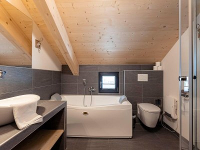 Holiday park Lovely chalet with hot tub - Features photo 9