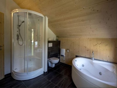 Holiday park Attraktives Chalet mit Whirlpool - Features photo 16