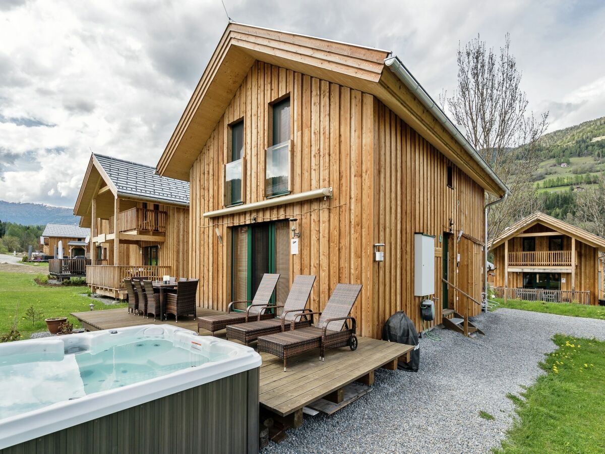 Holiday park Appealing chalet with hot tub - Outdoor photo 3