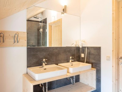 Holiday park Appealing chalet with hot tub - Features photo 19