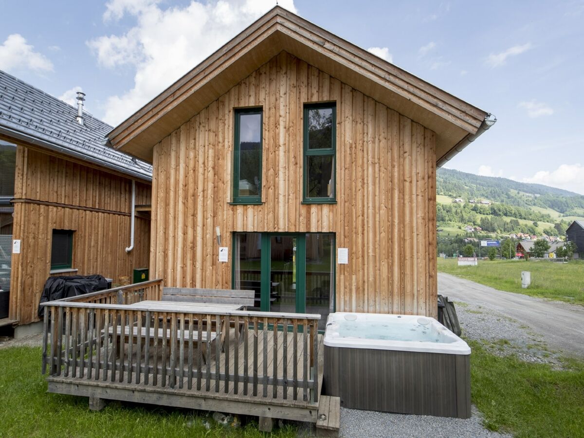 Holiday park Appealing chalet with hot tub - Outdoor photo 4