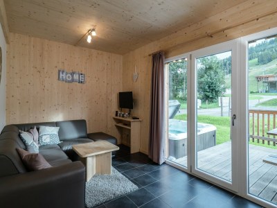 Holiday park Appealing chalet with hot tub - Features photo 17