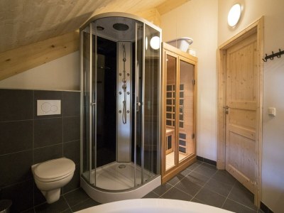 Holiday park Einladendes Chalet mit Infrarot Sauna - Features photo 13