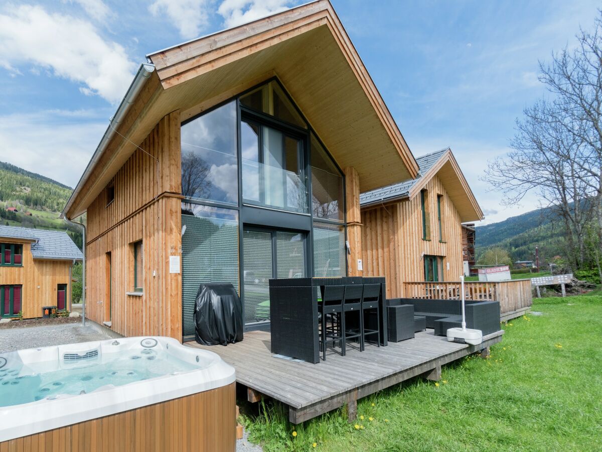 Holiday park Attractive chalet with hot tub