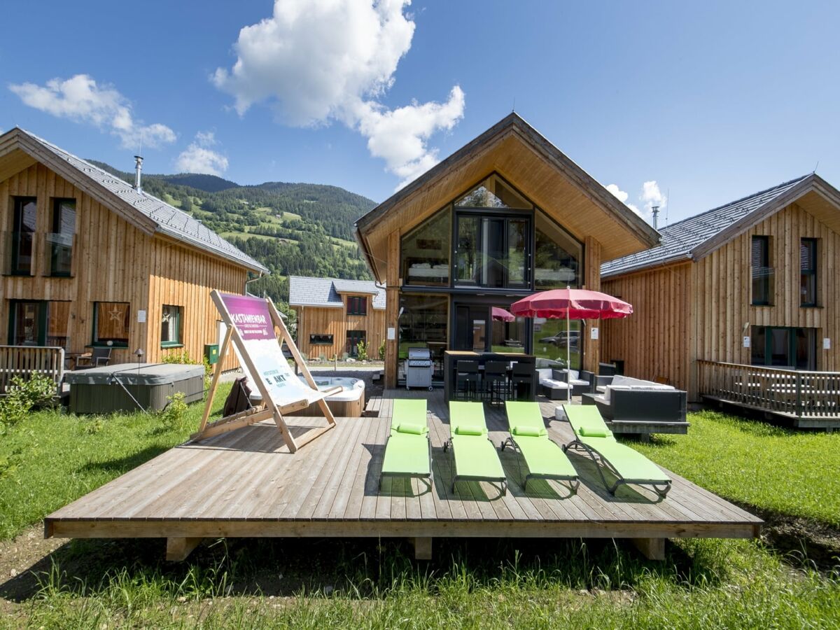 Holiday park Attractive chalet with hot tub - Outdoor photo 2