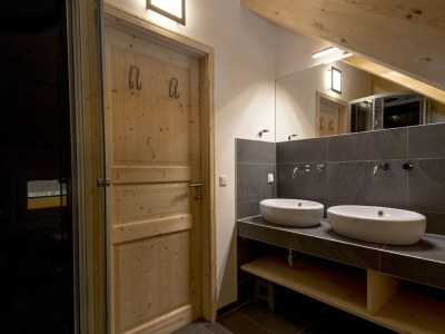 Holiday park Attractive chalet with hot tub - Features photo 9