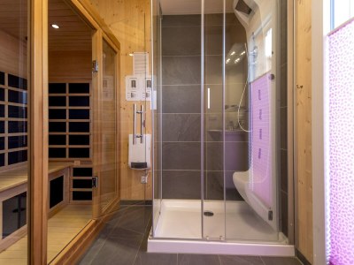 Holiday park Attractive chalet with hot tub - Features photo 16