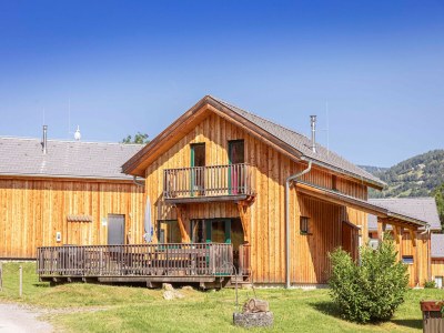 Holiday park Ansprechendes Chalet mit Sauna und Whirlpool - Outdoor photo 2