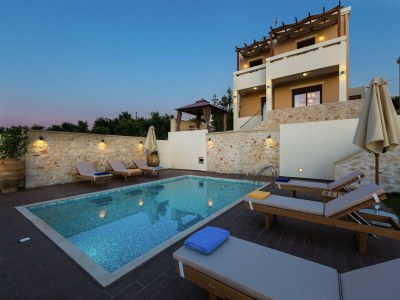 Villa Villa in Arkadi with Private Pool & Sea Nearby - Outdoor photo 7