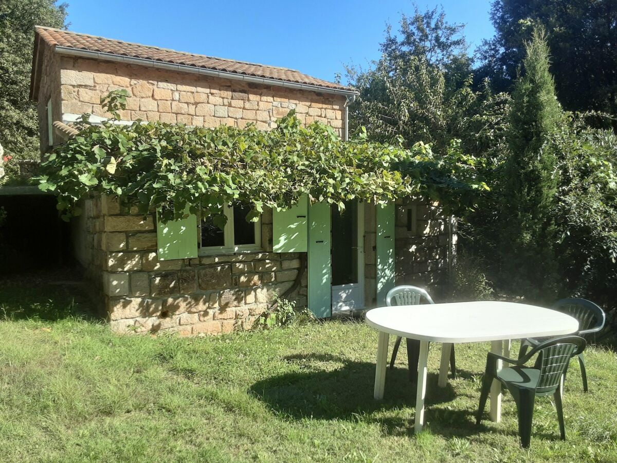 Holiday house Charming stone house with shared pool, Chambonas