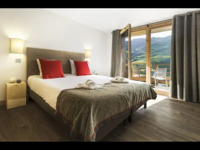 Apartment Apartment in Les Ménuires with Spa & Ski Access - Features photo 7