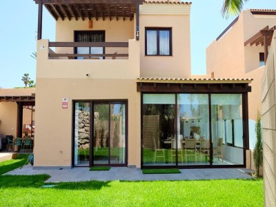 Holiday house Chalet Amarilla Golf with Pool & Jacuzzi in Tenerife South - Holiday house