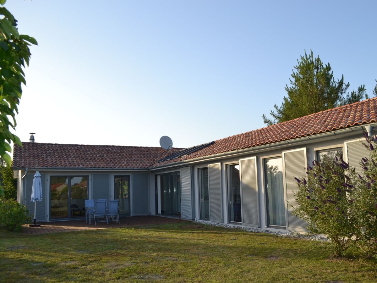 Holiday house Modern and spacious holiday home – only five minutes to the Atlantic - Outdoor photo 3