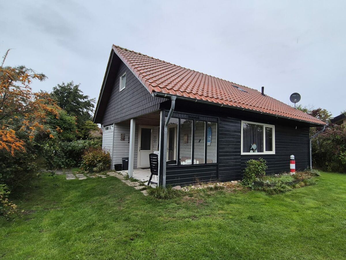 Holiday house Ferienhaus De Waterlelie - Outdoor photo 2