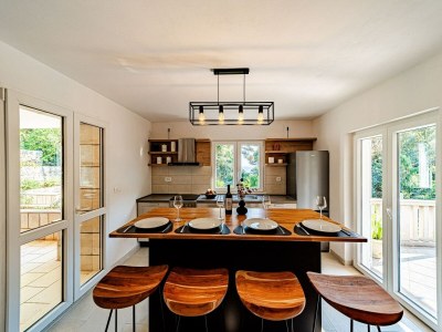 Apartment Holiday Home Island Gem - Five  Bedroom Apartment - Features photo 17