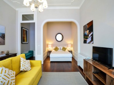 Apartment Spacious city apartment with modern amenities - Features photo 8