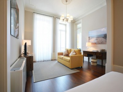 Apartment Spacious city apartment with modern amenities - Features photo 10