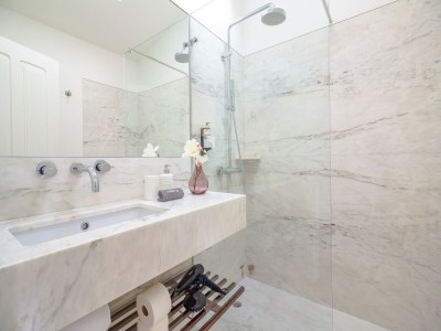 Apartment City-center apartment with modern comforts - Features photo 15