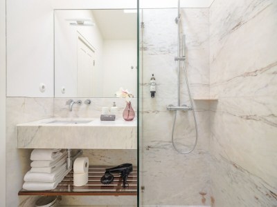 Apartment City-center apartment with modern comforts - Features photo 21