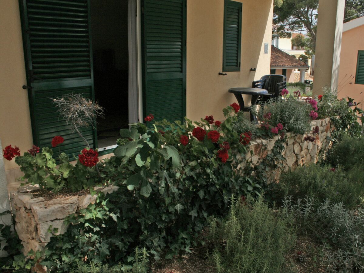 Apartment One bedroom apartment near beach Rogoznica A-3094-a