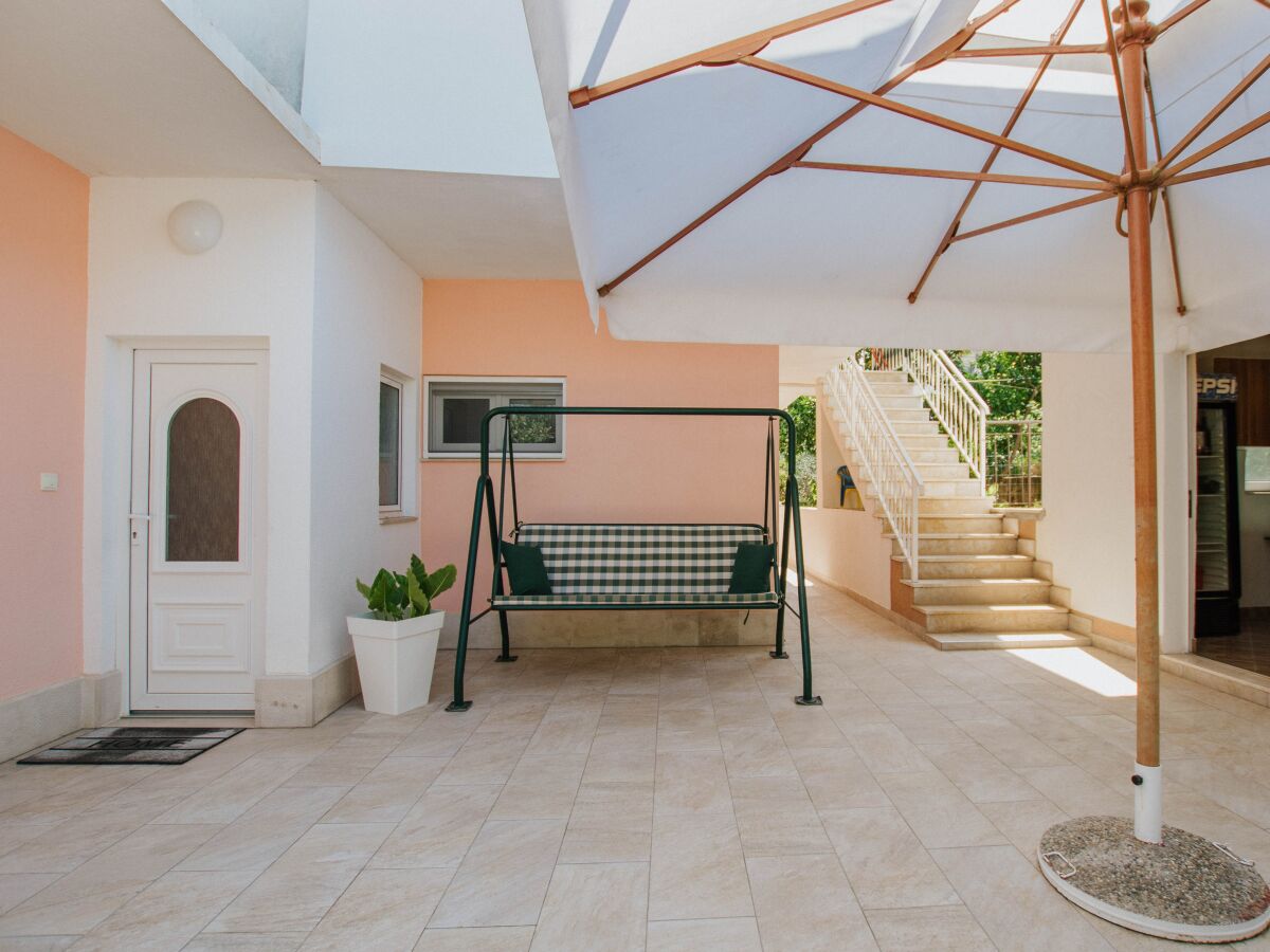 Apartment Two bedroom apartment near beach Arbanija, Čiovo A-9700-a - Outdoor photo 4