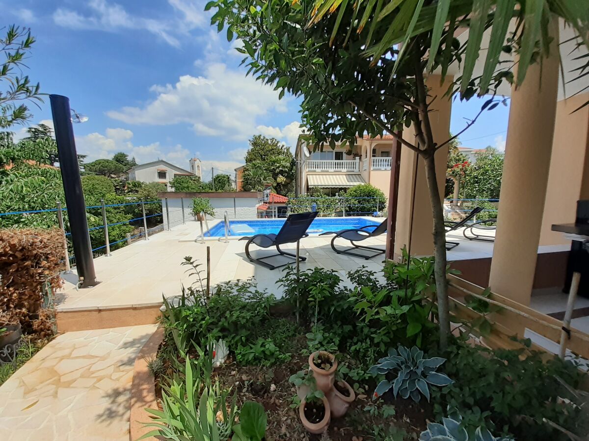 Apartment Three bedroom apartment with terrace Malinska, Krk A-19304-a