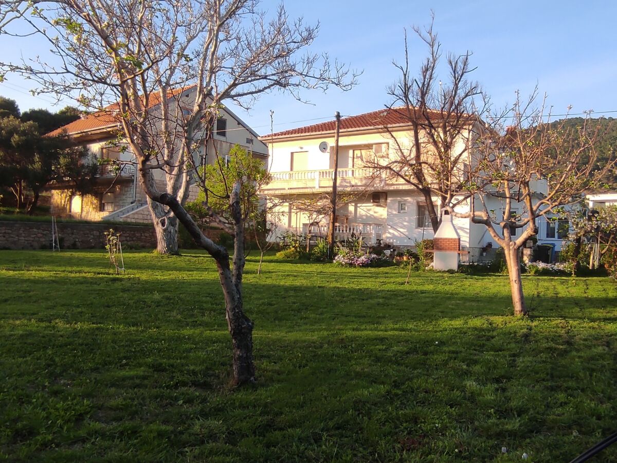 Apartment Two bedroom apartment with terrace and sea view Banjol, Rab A-23095-a - Outdoor photo 2