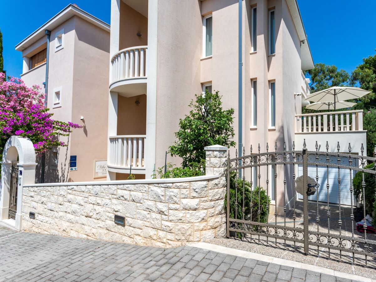 Apartment Two bedroom apartment with terrace and sea view Splitska, Brač A-23224-a - Outdoor photo 4