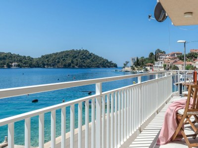 Apartment Two bedroom apartment with balcony and sea view Brna, Korčula A-561-a in Smokvica - Apartment