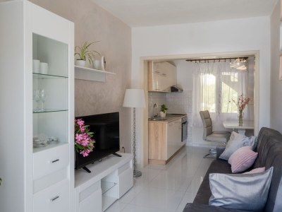 Apartment Two bedroom apartment with balcony and sea view Brna, Korčula A-561-a - Outdoor photo 8