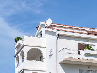 Apartment Two bedroom apartment with terrace and sea view Banjol, Rab A-5022-a - Outdoor photo 6