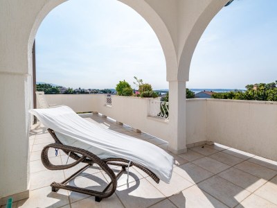 Apartment Two bedroom apartment with terrace and sea view Banjol, Rab A-5022-a - Outdoor photo 38