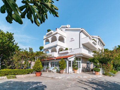 Apartment Two bedroom apartment with terrace and sea view Banjol, Rab A-5022-d - Outdoor photo 3