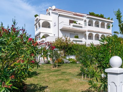 Apartment Two bedroom apartment with terrace and sea view Banjol, Rab A-5022-d - Outdoor photo 4