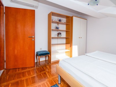 Apartment Two bedroom apartment with terrace and sea view Banjol, Rab A-5022-d - Outdoor photo 17