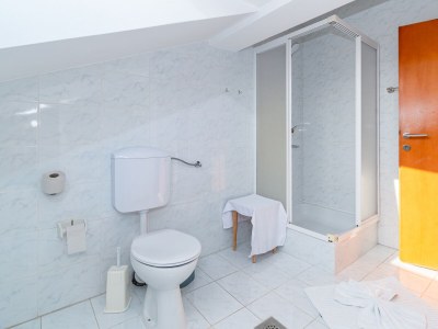 Apartment Two bedroom apartment with terrace and sea view Banjol, Rab A-5022-d - Outdoor photo 18