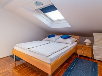 Apartment Two bedroom apartment with terrace and sea view Banjol, Rab A-5022-d - Outdoor photo 34