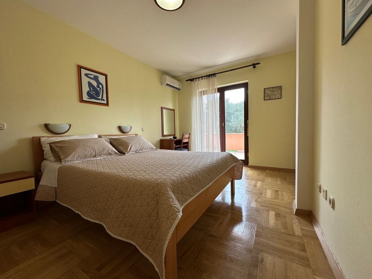 Apartment Two bedroom apartment with terrace and sea view Božava, Dugi otok A-23903-a