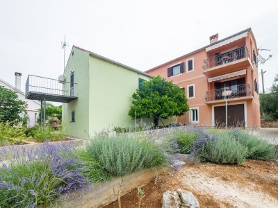 Apartment Two bedroom apartment with terrace and sea view Božava, Dugi otok A-23903-a - Outdoor photo 7